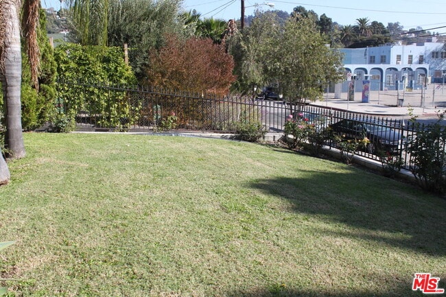 Building Photo - 4209 Sunset Dr