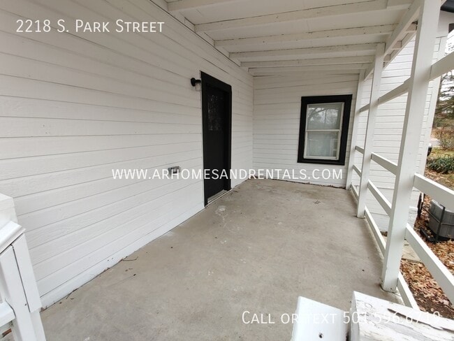 Building Photo - 2218 S Park St