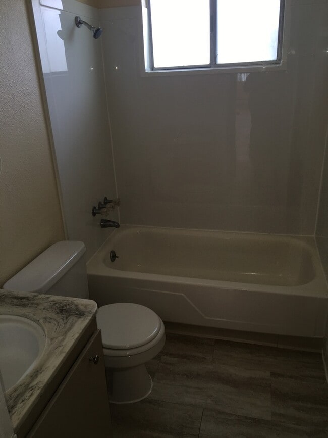 Building Photo - Charming 2-Bed, 1-Bath Townhome with Covered Garage – Great Location!