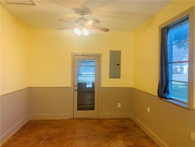 Building Photo - 307 N San Marcos St