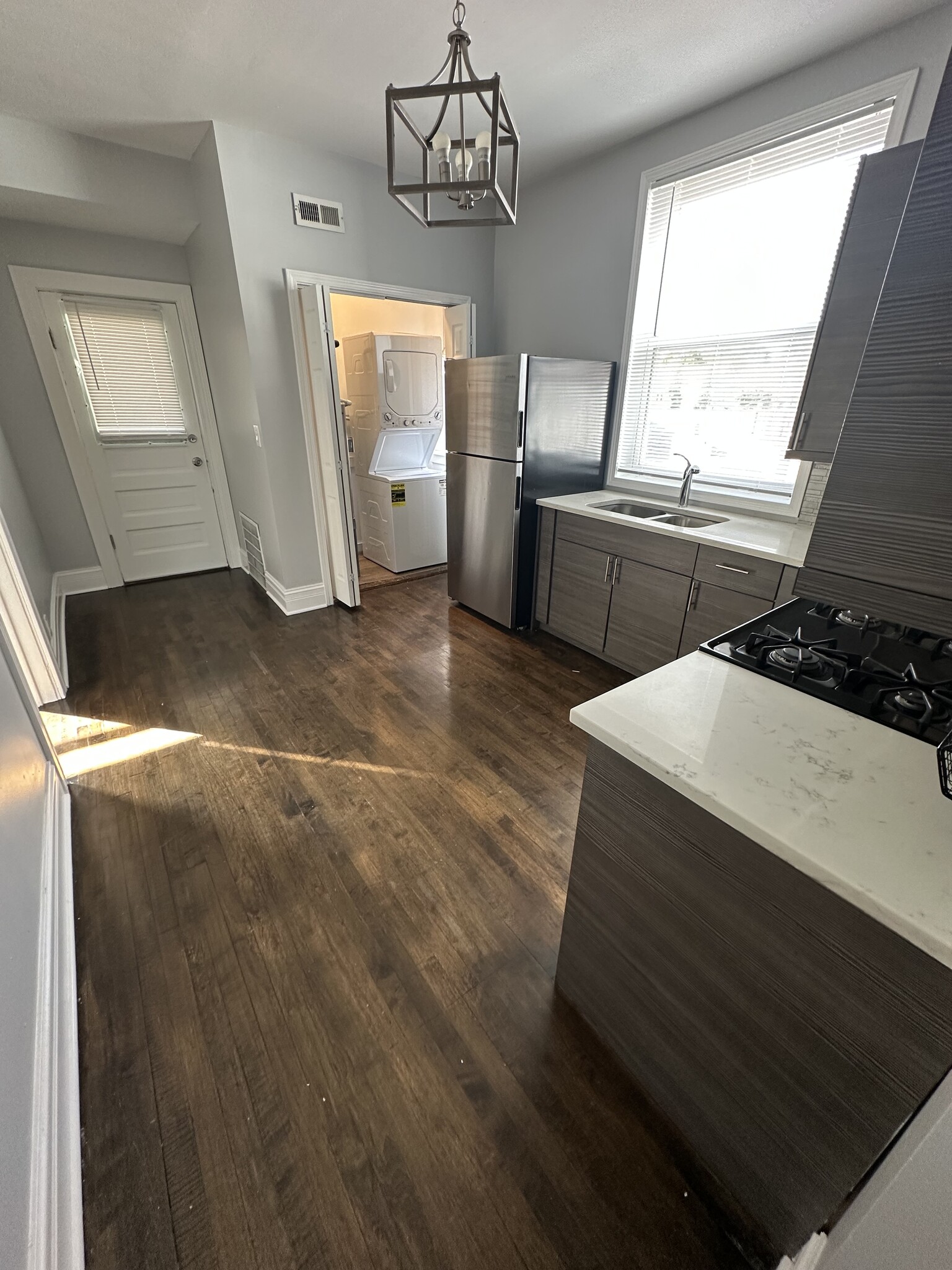 Building Photo - 3733 W Addison St