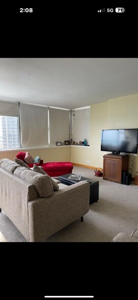 Primary Photo - 6301 N Sheridan Rd