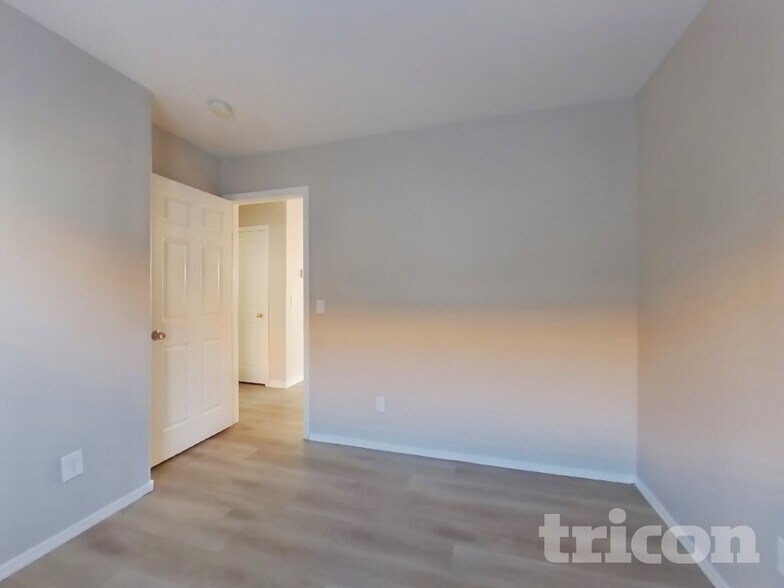 Building Photo - 7437 W Elwood St