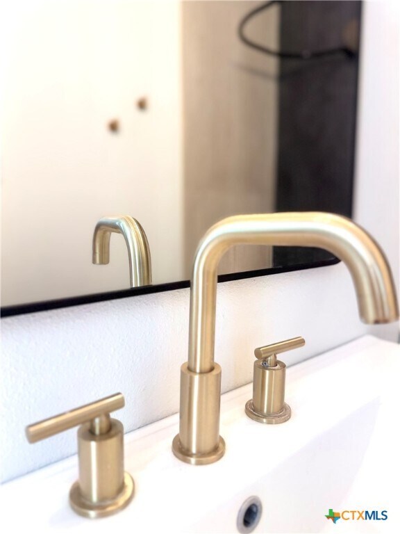 Building Photo - 123 W May St