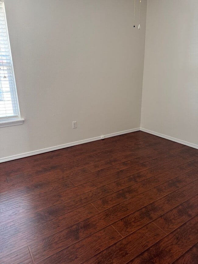 Building Photo - Charming 3 bedroom,  2 Bathroom