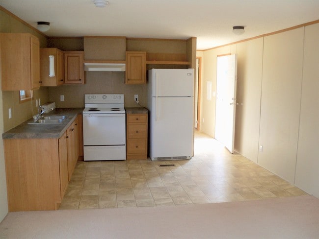 Building Photo - 2034 Hillner Ln