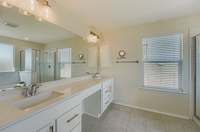 Building Photo - 5104 Lazy Ct Dr