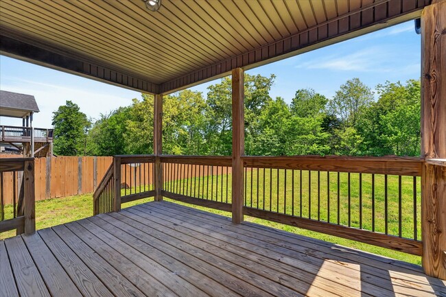 Building Photo - Pet Friendly Three Bedroom!