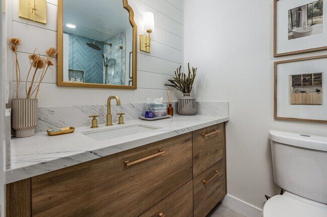 Building Photo - 145 S Shore Dr