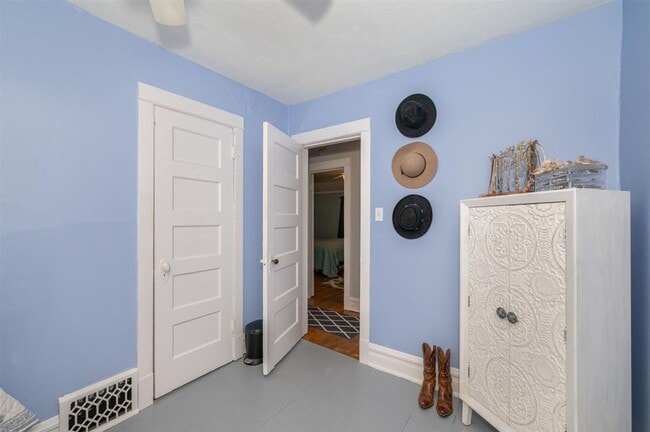 Building Photo - Duluth MN - 4 Bedroom - 2 Bathroom