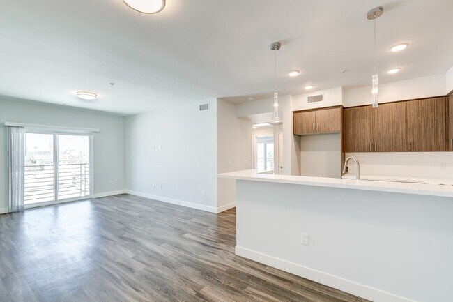 Interior Photo - MODERNO East