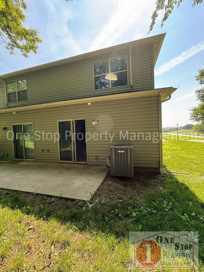 Building Photo - 3-Bedroom, 2.5-Bathroom in Platte City