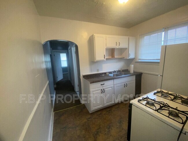 Building Photo - 3831 Waverly St