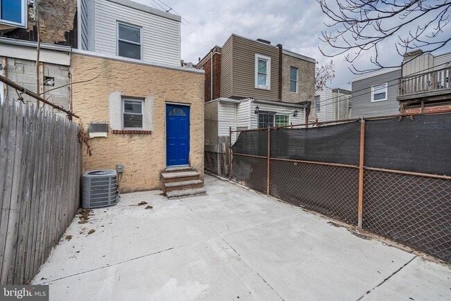 Building Photo - 2265 E Clearfield St