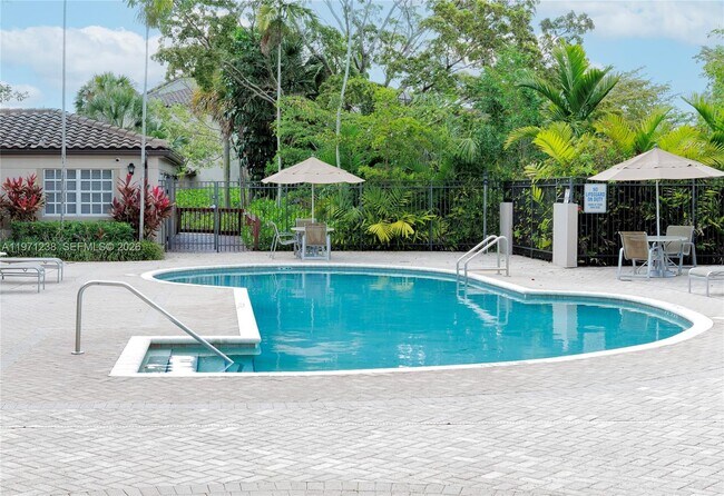 Building Photo - 9785 Nob Hill Ct