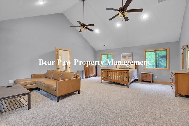 Building Photo - Spacious 4-Bedroom Retreat in Scenic Conif...