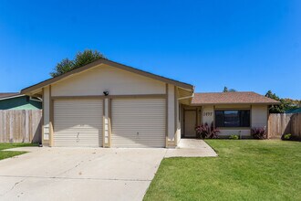 Building Photo - 1497 Claremont Dr