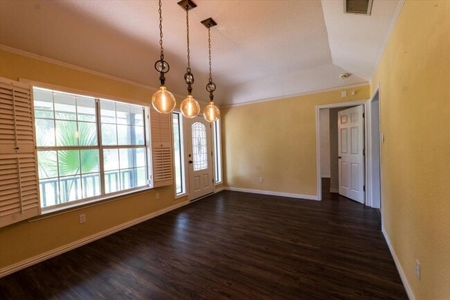Building Photo - 300 Las Plumas Dr