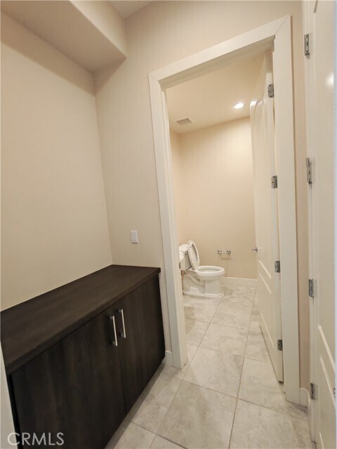 Building Photo - 55 Thrasher