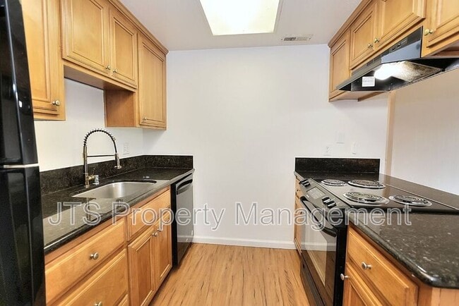 Building Photo - 8856 N Winding Way