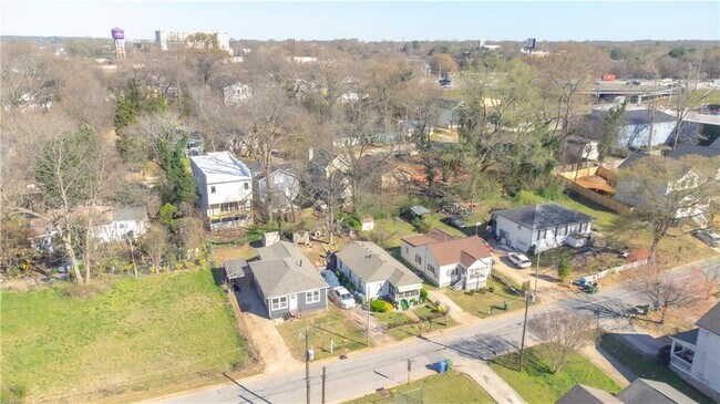 Building Photo - 1138 Moton Ave SW