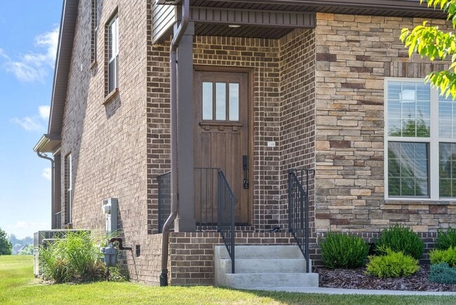 Building Photo - Four Bedroom Condo in Sango!
