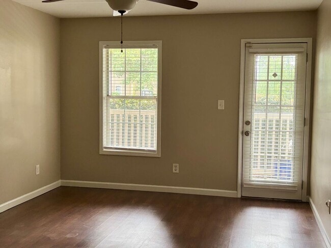 Building Photo - 1206 Augusta Dr