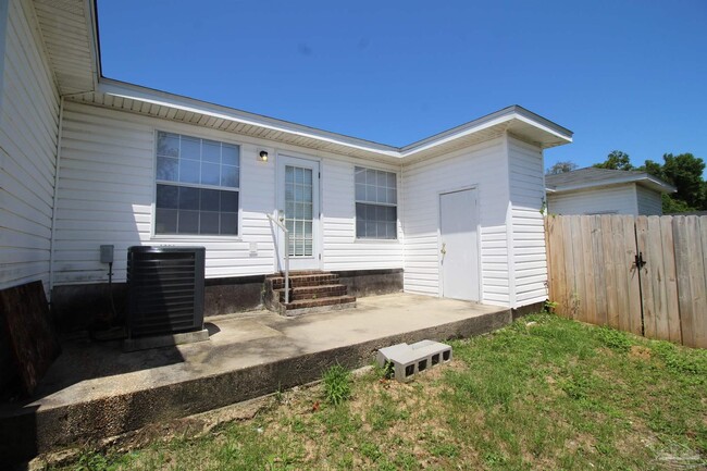 Building Photo - 5600 W Shore Dr