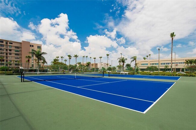 Building Photo - 7700 Sun Island Dr S