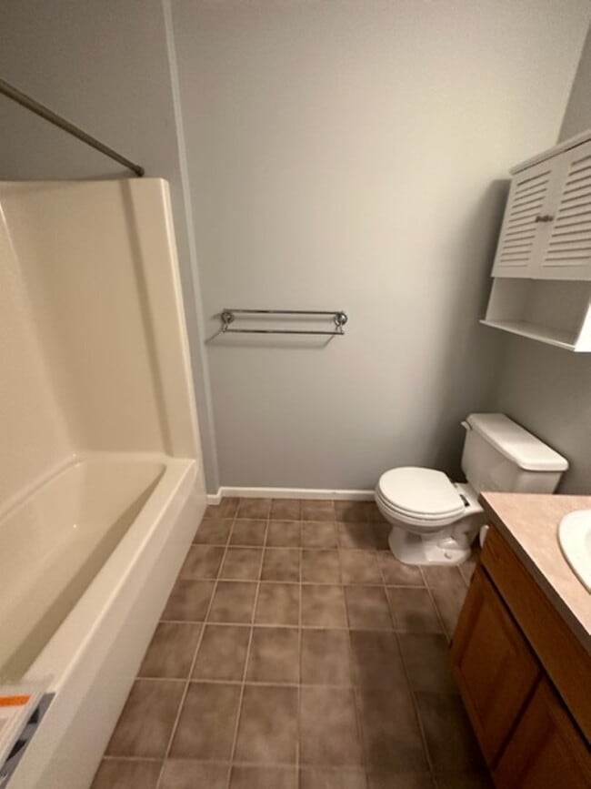 Building Photo - 2BR / 2BA Condo with Stunning Lake Views –...