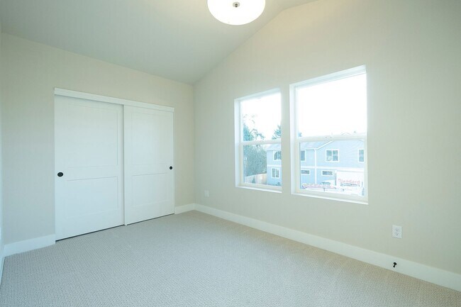 Building Photo - 2 Weeks Free W/ Approved Application By 08...