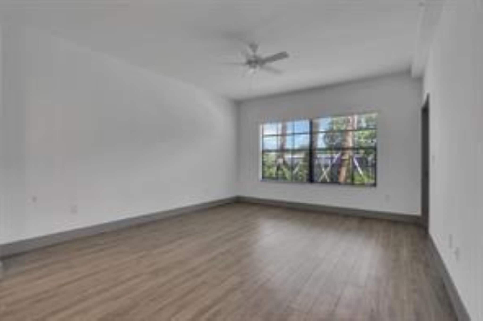 Building Photo - 540 NE 14th Ct