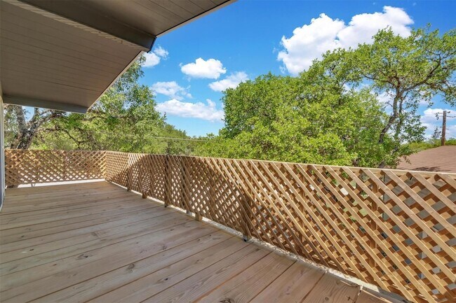 Building Photo - 612 Mockingbird Dr