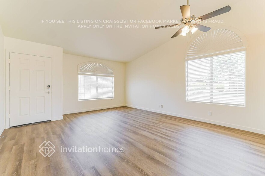 Building Photo - 2834 E Oakland Ct