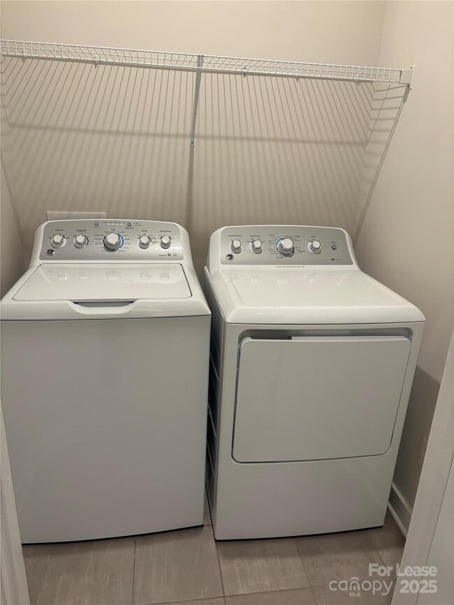 Building Photo - 1708 Town Oak Ln