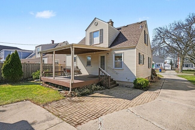 Building Photo - 995 Swain Ave