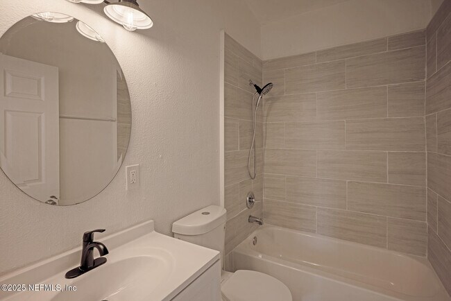 Building Photo - 2565 Burlingame Dr W