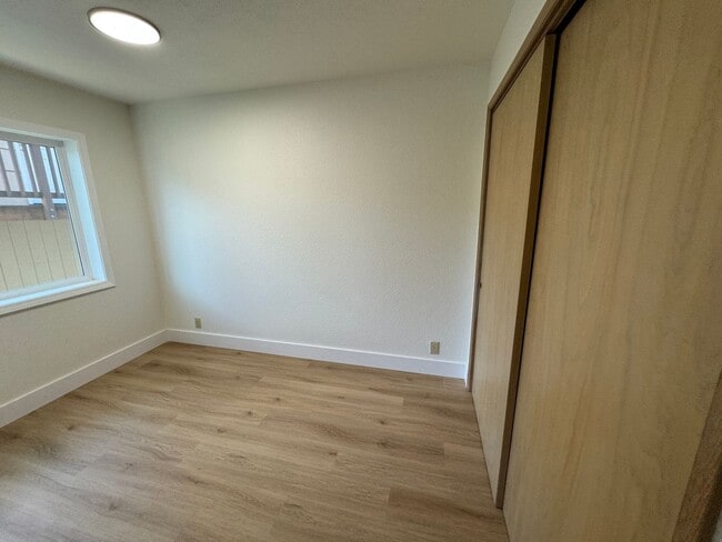 Building Photo - 1041/A/