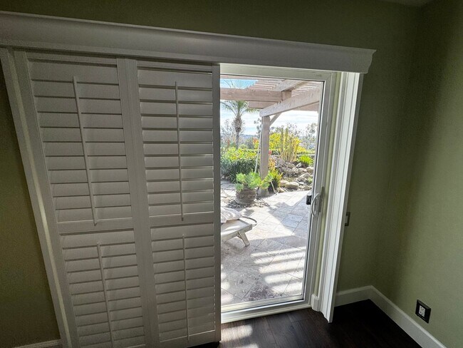 Building Photo - Stunning Mission Viejo home with a View