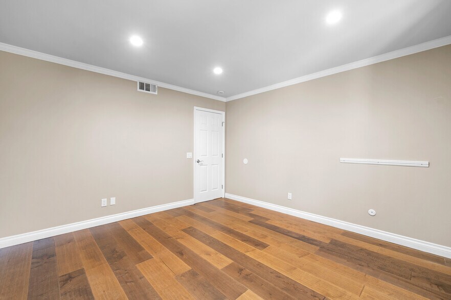 Building Photo - 310 N Jackson St