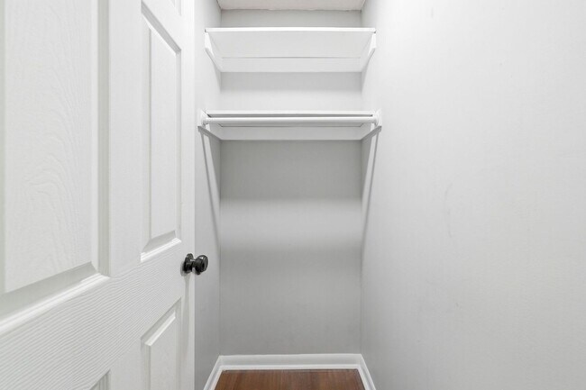 Building Photo - Charming 4-bedroom, 1.5-bath home available now