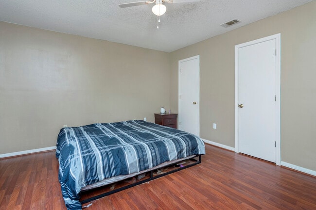 Building Photo - 14 Flora Cove