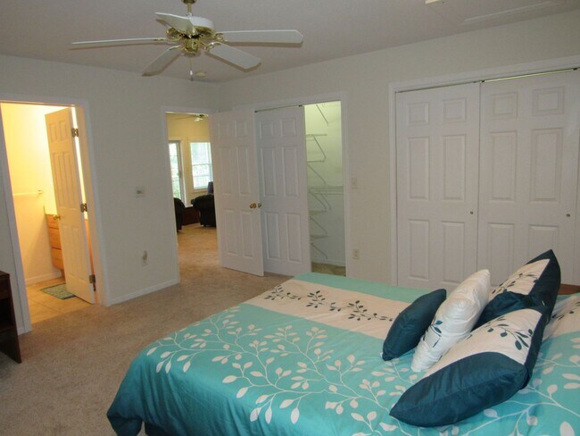 Building Photo - Osage Beach house for rent