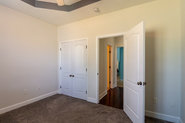 Building Photo - 862 Tyler Woods Dr