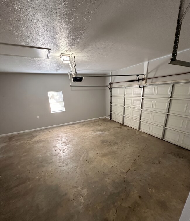 Building Photo - 431 Sentry Oaks Dr