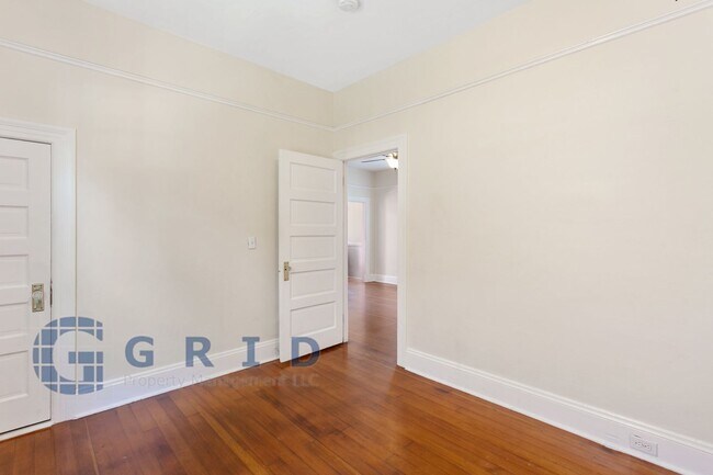 Building Photo - Gorgeous 2 Bedroom Victorian Home!