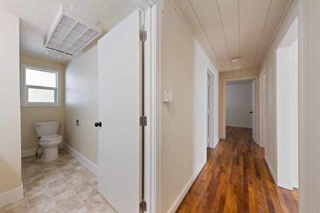 Building Photo - Updated 3 bedroom duplex