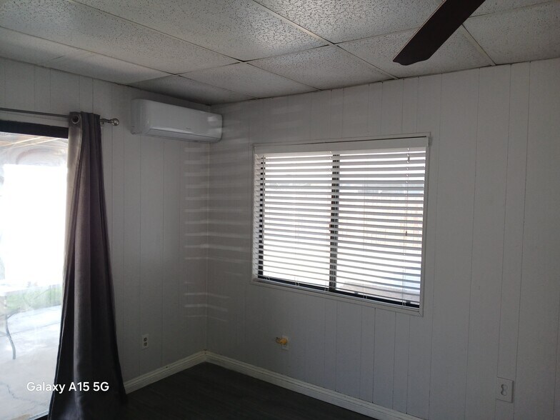 Building Photo - 15450 Country Club Dr