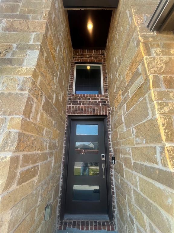 Building Photo - 15220 Holloway Dr