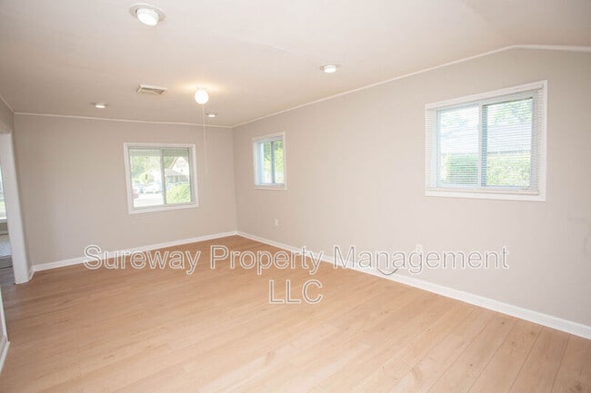 Building Photo - 11 Sedgwick Ln